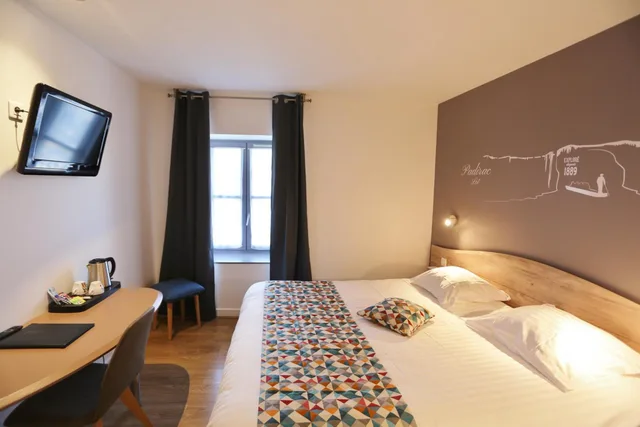 غرفة بسرير كوين بإطلالة على النهر، Best Western Hotel Le Pont D'or 1/8