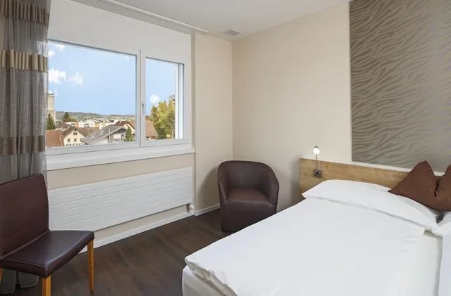 غرفة بسرير مزدوج أو سريرين منفصلين، Villmergen Swiss Quality Hotel 4/10