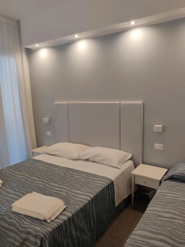 غرفة ثلاثية، Hotel Caravel 3/3
