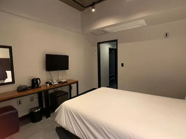 غرفة قياسية بسرير مزدوج، Renaissance Hotel - Hostel 2/5