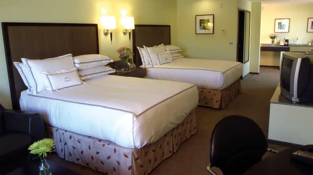 غرفة ديلوكس كبيرة بسريرين كوين، Best Western Snowcap Lodge 1/2