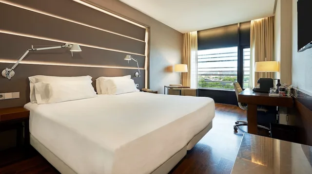 New Style, Superior, King Bed, with Extra Bed، Nh Sevilla Plaza De Armas Hotel 2/5