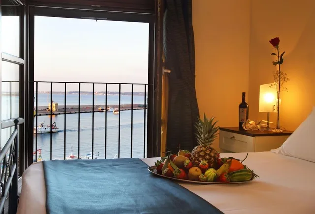 غرفة قياسية ثلاثية بإطلالة على البحر، Hotel Al Pescatore 2/2