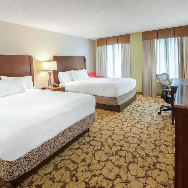 غرفة بسرير كينج وسرير كوين لذوي الإعاقة، Hilton Garden Inn Pittsburgh University Place 1/6