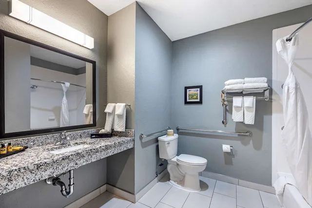 غرفة قياسية بسريرين كوين لذوي الإعاقة، Best Western Plus Owensboro 6/9