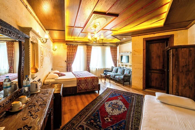 جناح جونيور بسرير كوين بشرفة، Empire Cave Hotel 5/5