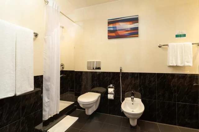 غرفة بسرير كينج للمدخنين، Holiday Inn Kuwait 8/10