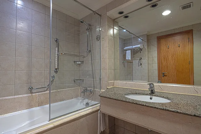 جناح بسرير كينج بغرفة نوم واحدة للمدخنين، Holiday Inn Cairo City Stars 7/7