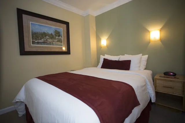 Junior Suite, Queen and Twin Beds, Gulf Side، Vanderbilt Beach Resort 1/4