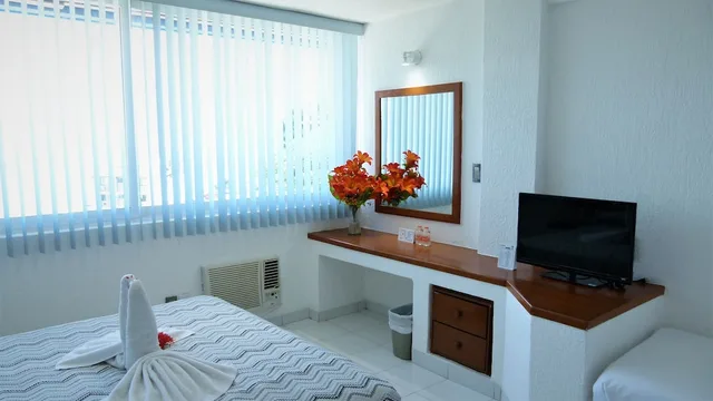 Standard, Street View, 2 Sofa، Hotel Aristos Acapulco 8/10