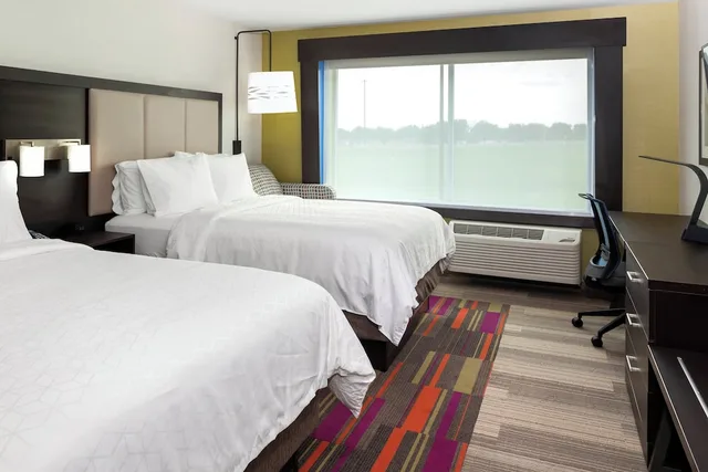 غرفة قياسية بسريرين كوين لذوي الإعاقة، Holiday Inn Express Suites Bourbonnais East Bradley 2/3