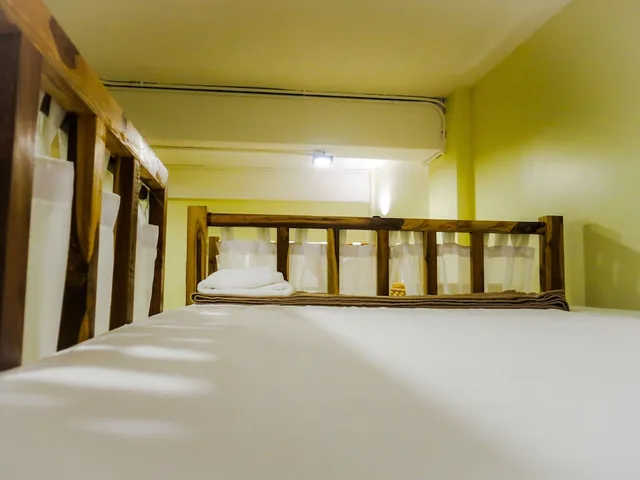 Private, 4 Beds, 2 Bunk Beds, External Bathroom، METRO PRATUNAM BOUTIQUE HOTEL 3/10