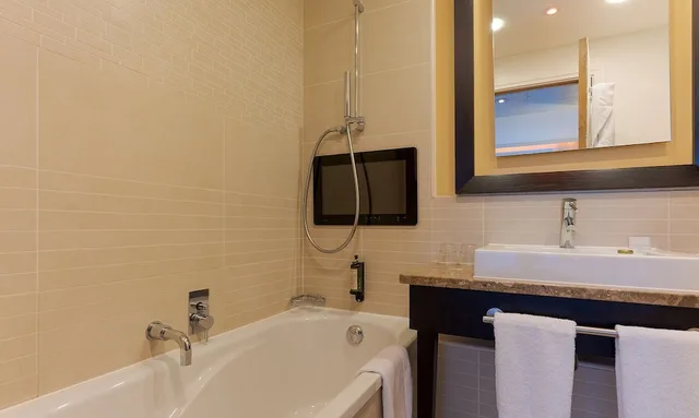 جناح سيغنتشر بسرير كينج وسريرين منفصلين بغرفتي نوم، Pestana Chelsea Bridge Hotel & Spa 10/10