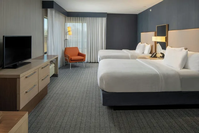 Studio, Multiple Beds, Accessible، Courtyard Jackson Airport Pearl 1/2