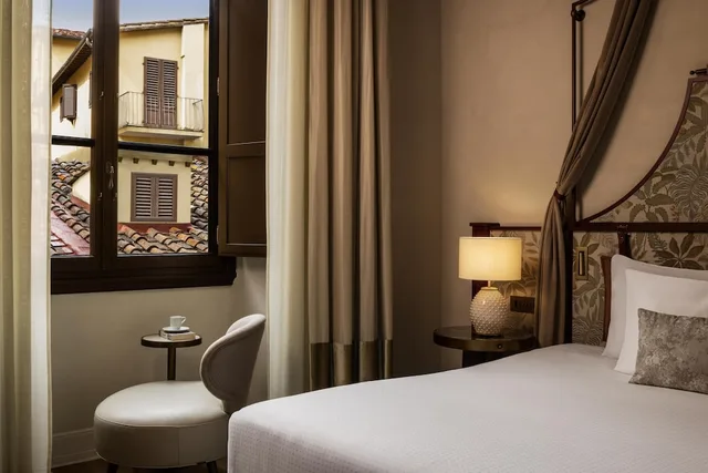 Fresco, Suite, Double Bed, Sofa، NH Collection Firenze Porta Rossa 2/3