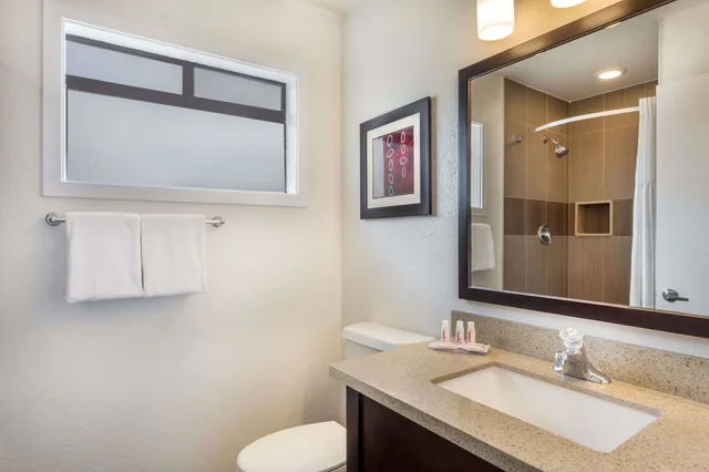 Standard, Queen Bed, Ramada By Wyndham Monterey 3/3