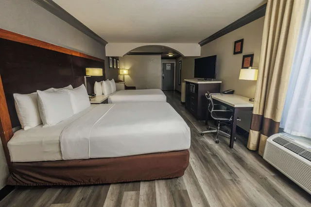 Suite, Multiple Beds، Comfort Inn & Suites Near Universal - N. Hollywood - Burbank 1/4