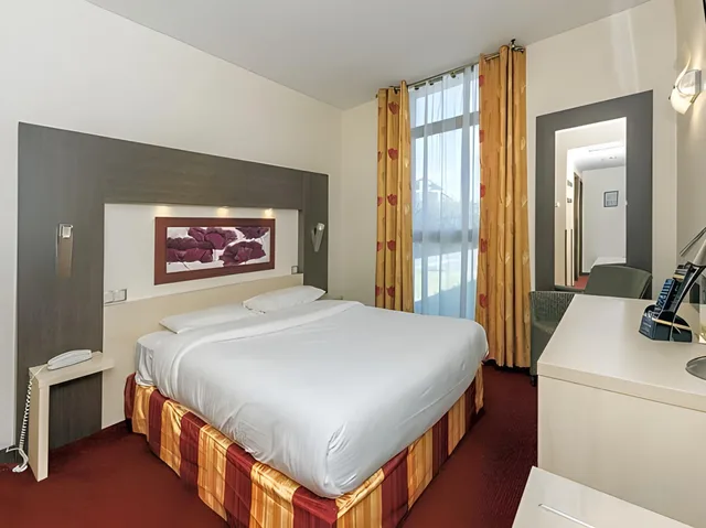 Superior, Queen Bed, Citotel Hostellerie Saint Vincent Beauvais 2/4