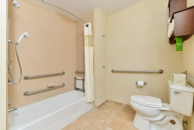 Room, King Bed, Accessible, Hampton Inn Ottumwa 3/3