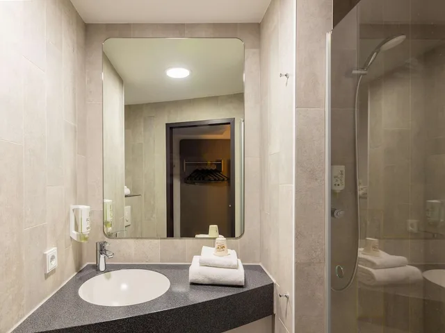 غرفة بسريرين منفصلين، B&B Hotel Monchengladbach 5/6
