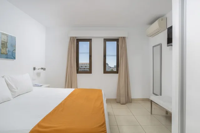 شقة بأربعة أسرّة بـ3 غرف نوم مع أريكة، Sunset Bay Club 1/10