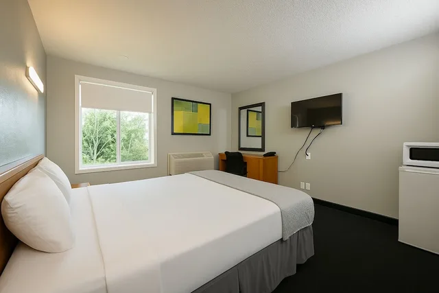 غرفة ديلوكس بسرير كوين، Sunnyside Inn & Suites 1/4