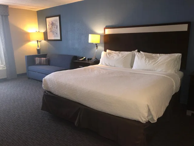 غرفة بريميوم بسرير كينج، Holiday Inn Lansdale 1/2