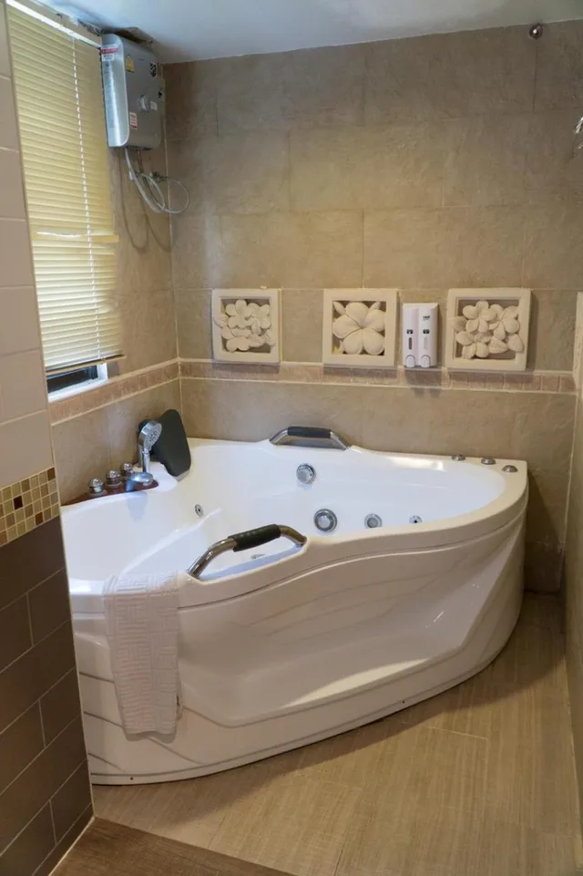 غرفة عائلية، Noble Place 9/10