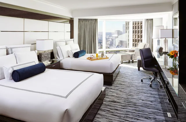 Pacific, Club, Deluxe, 2 Double Beds, City View، Pan Pacific Vancouver 1/3