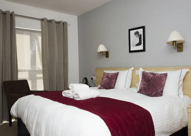 غرفة ثلاثية بسرير مزدوج وسرير فردي، Beachcombers Hotel 1/2