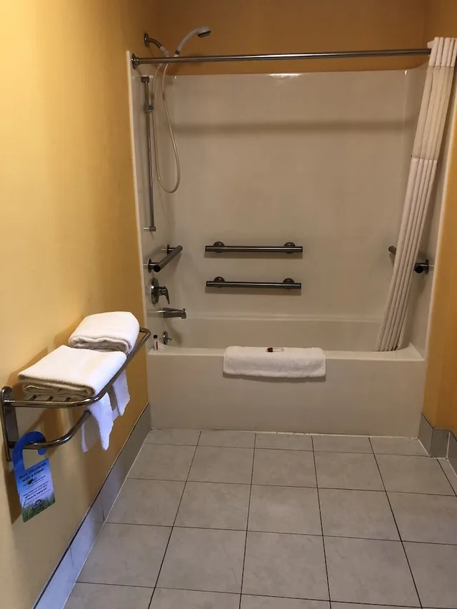 غرفة بسرير كينج للمدخنين لذوي الإعاقة، Days Inn By Wyndham Franklin Ex Days Inn Franklin Ky 4/4
