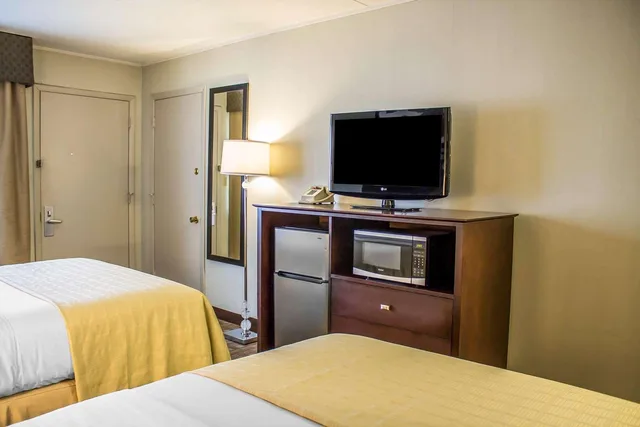 غرفة بسريرين مزدوجين، Quality Inn Cambridge 3/3