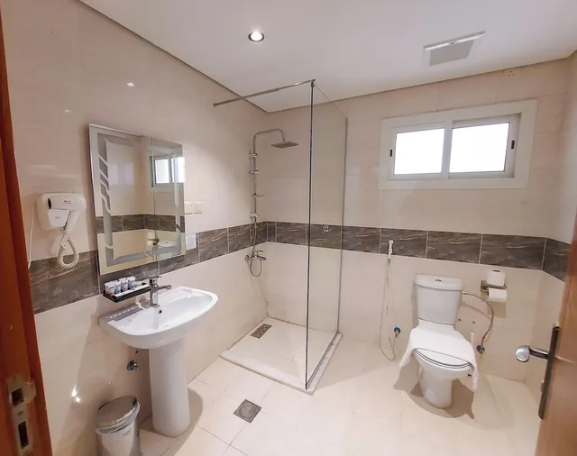 جناح جونيور بسرير كوين، ايوان الاندلسية(Iwan AlAndalusia hotel suites Alrehab) 3/3