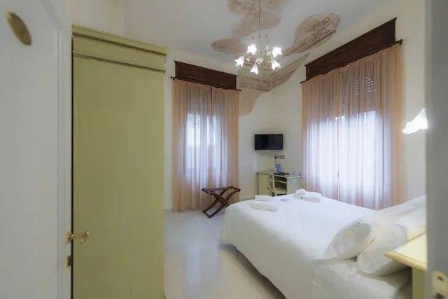 غرفة كلاسيكية بسرير مزدوج بإطلالة على الحديقة، Hotel Villa Elda 1/6