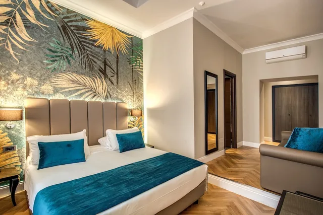 غرفة كلاسيكية ثلاثية بسرير كوين وسرير فردي، Relais de la Poste 3/10
