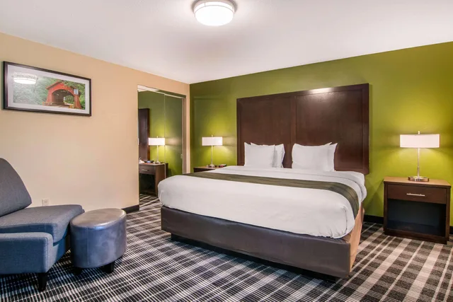 Efficiency, Suite, Queen Bed, Quality Inn & Suites Albany Corvallis 1/1