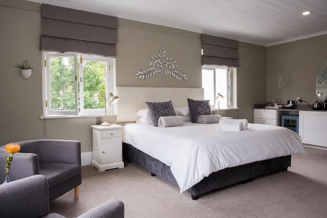 غرفة بسرير مزدوج بإطلالة على الحديقة، Summerwood Guest House 2/4