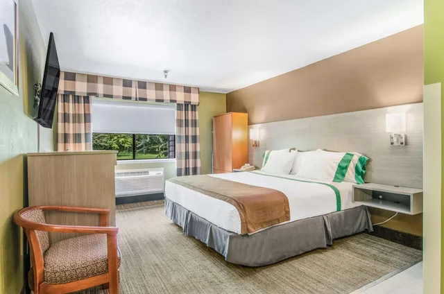 جناح بسرير كينج بجاكوزي، Guesthouse Poulsbo 2/5