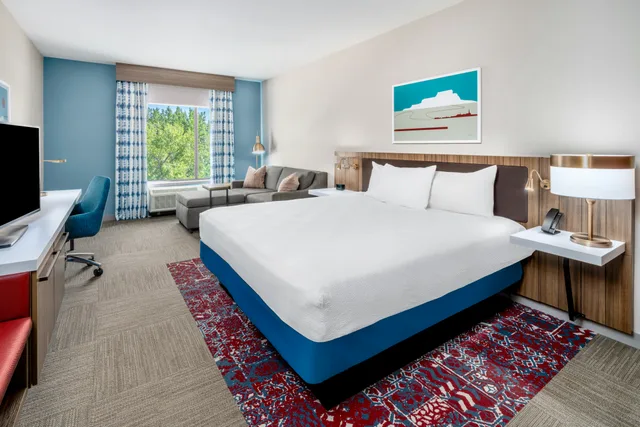 غرفة ركنية بسرير كينج مع أريكة، Hilton Garden Inn Trinidad Downtown 1/2