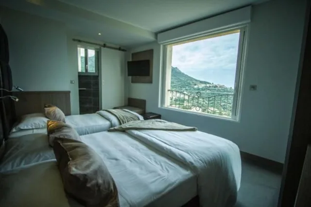 غرفة سوبيريور ثلاثية بسرير كوين وسرير فردي بإطلالة على البحر، Hôtel La Santa 1/7