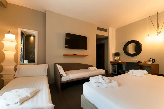 جناح جونيور عائلي بسرير كينج وسريرين منفصلين، Admiral Park Hotel 3/3