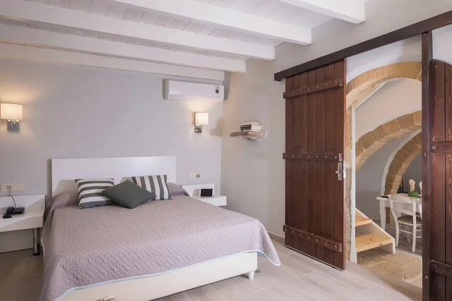 3 Bedrooms, Deluxe, Traditional, Suite, 2 Double and Twin Beds, Sofa، Spilia Village 6/10