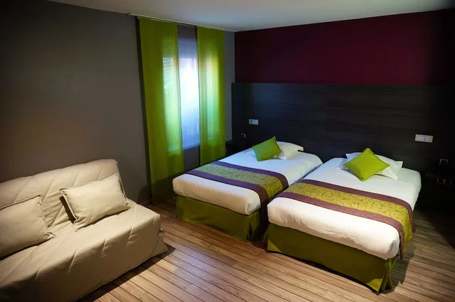 غرفة عائلية بسرير مزدوج مع أريكة، Hotel de Bourgogne 2/4