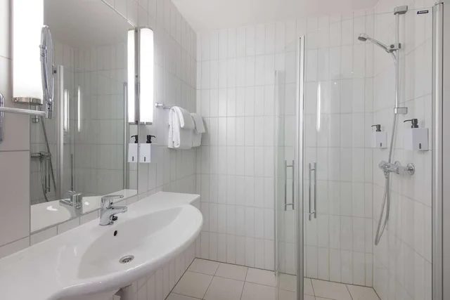 Room, Queen Bed, Scandic Sjolyst 6/9