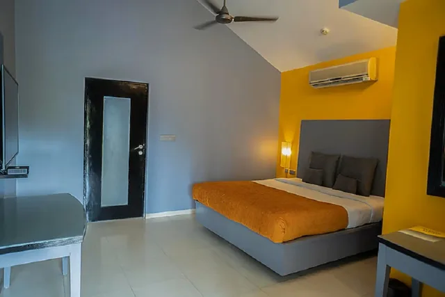 جناح فاخر مفرد بإطلالة على الحديقة بشرفة بمنطقة جلوس، BAYWATCH RESORT 1/3