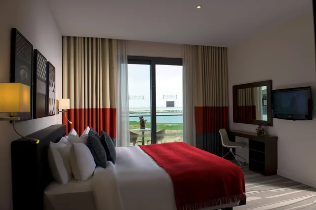 1 King 1 Double 2 Bedroom Suite Theme Park Access، Staybridge Suites Abu Dhabi Yas Island 7/10