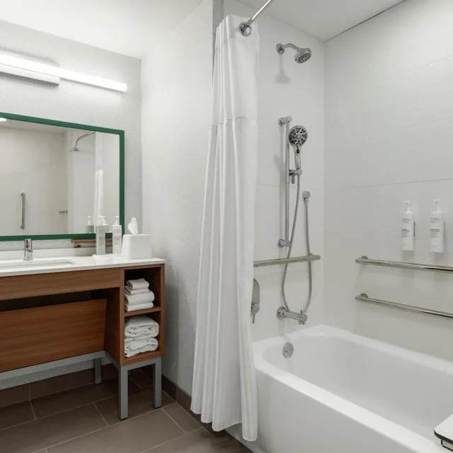 جناح استوديو بسريرين كوين بحوض استحمام لذوي الإعاقة، Home2 Suites by Hilton Denton 3/5