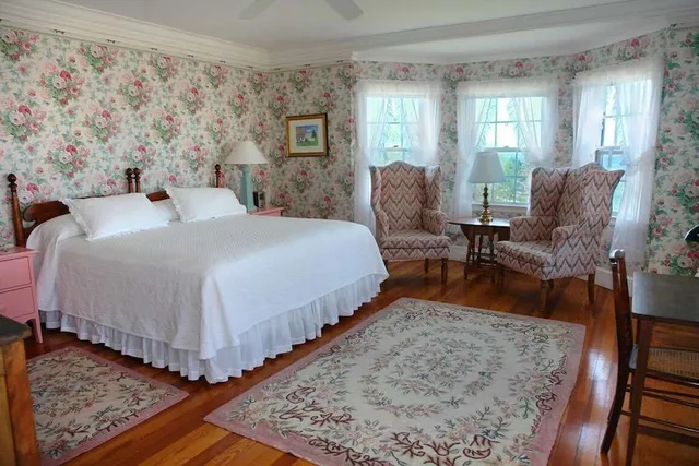 Grand, Ocean, King Bed، The Colony Hotel 2/7