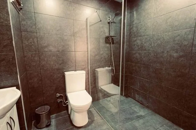 Basic, Single, Double Bed, Shared Bathroom, Cheers Midtown Hostel 3/4