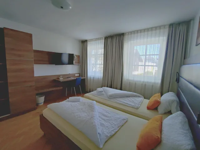 Room, Triple, Twin Beds, Shared Bathroom, Sofa, Washing Machine، Pension Elisabeth 1/1